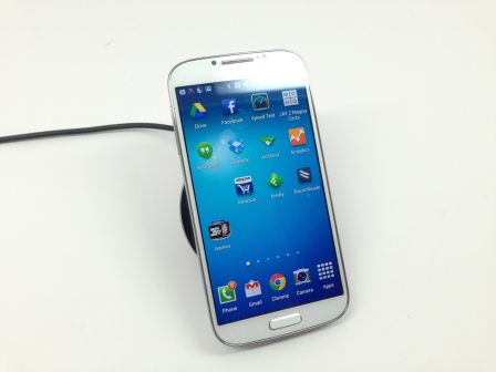 Samsung-Galaxy-S4-wireless-charger-review-1